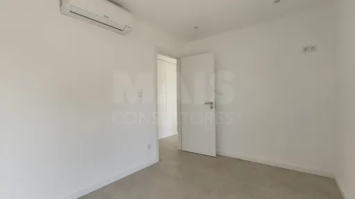 Moradia Térrea c/ Piscina, Jardim, Anexo, Garagem e Parqueamento, Inserida em Lote de 3.476m2 !