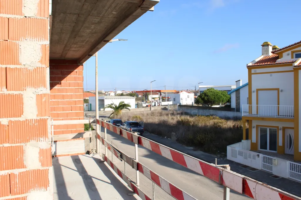 Moradia T3+1 junto praias | Garagem + logradouro privado | Terraço panorâmico sobre o mar