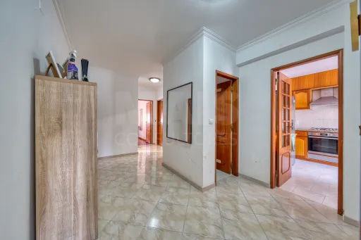 3 Bedrooms with 3 Balconies and Storage Room in Entroncamento | Premium Location