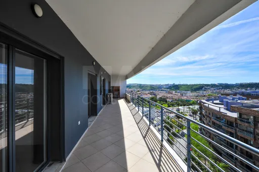 T3 + 1 Duplex com Box para 2 carros e Terraço | Colinas do Cruzeiro, Odivelas