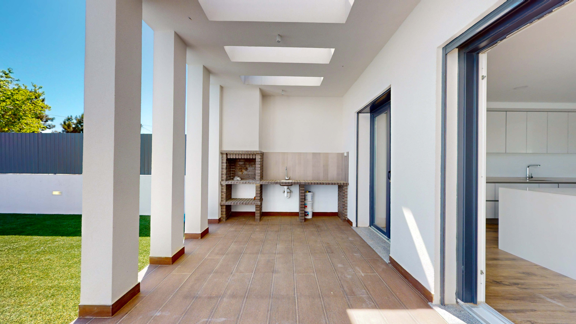 Moradias térreas T4 C\ 4 Suites e Piscina