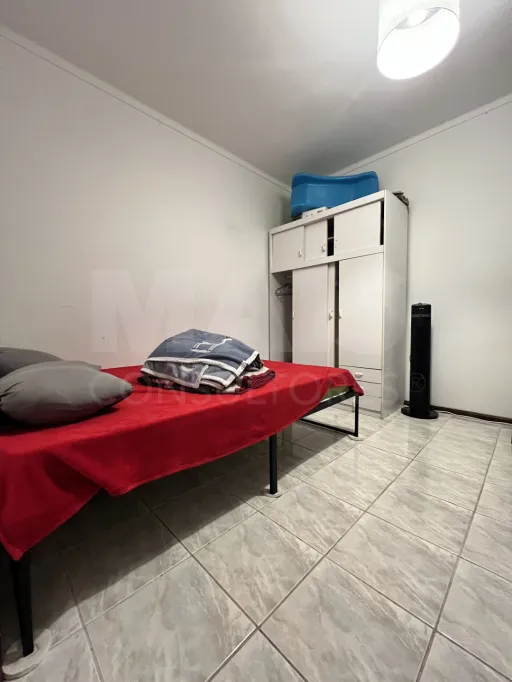 One-bedroom apartment in Peniche, fully furnished and with private backyard.