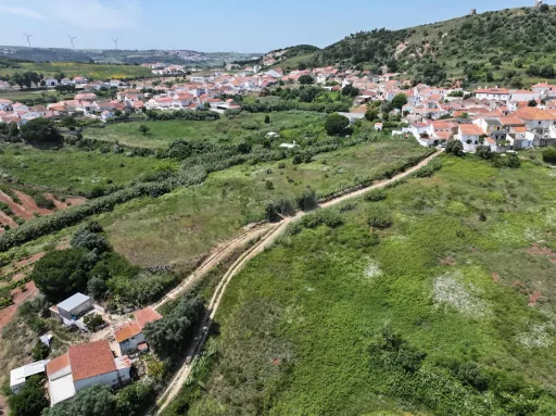 Terreno p/ Construção c/ 2.299m2 & Proj. Aprovado p/ Moradia T3 Térrea!