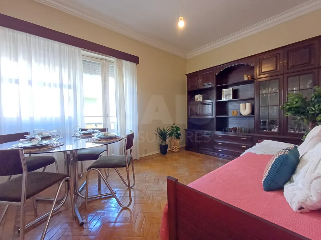 Apartamento T2 com varanda a 3 minutos do Centro Sul