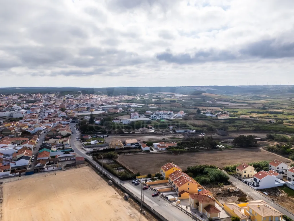 Construção de Moradia Nova com Piscina a Minutos da Praia do Baleal