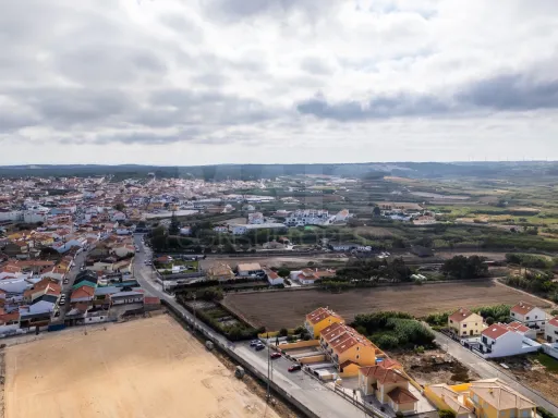 Construção de Moradia Nova com Piscina a Minutos da Praia do Baleal