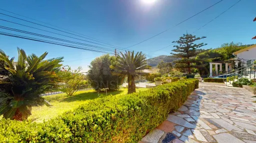 Moradia T5, na calhandriz com piscina