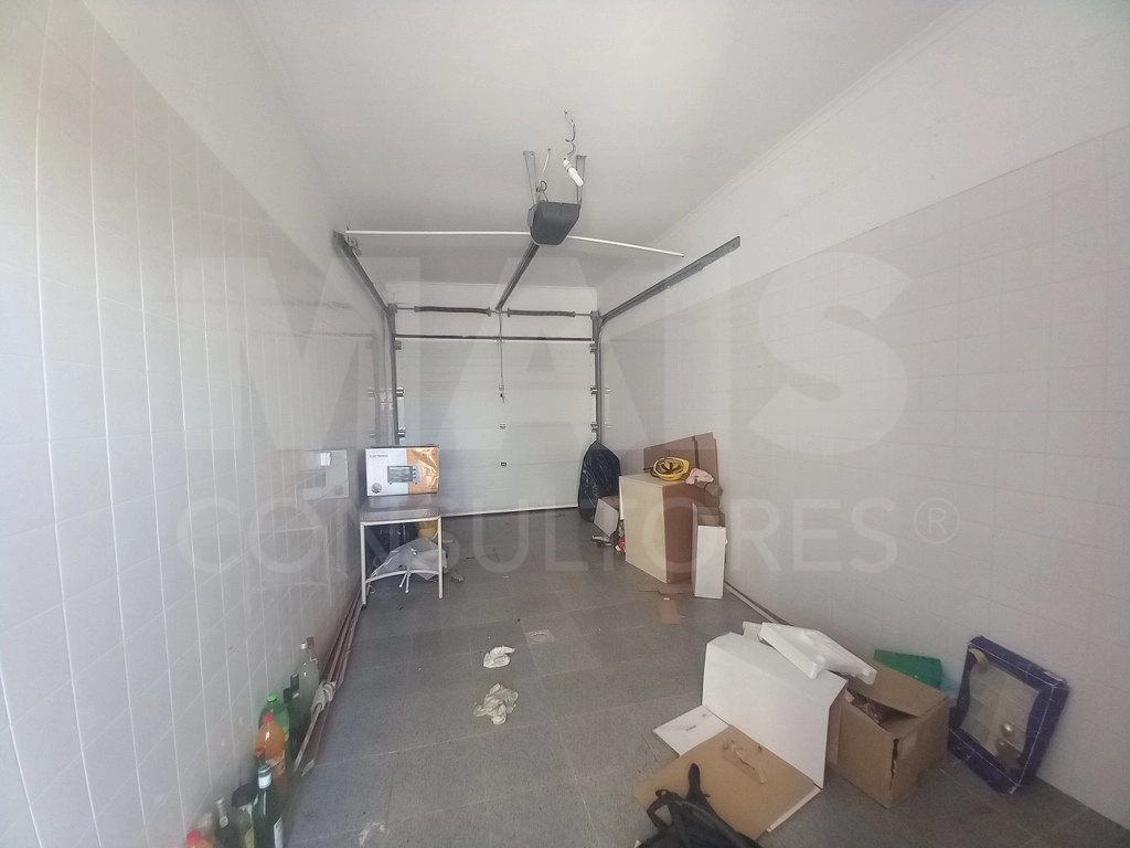 Moradia de 5 Assoalhadas em Ribamar C/ lote de 300m2 e Sótão amplo