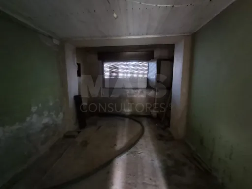 Moradia e 2 Armazéns em A-dos-Francos