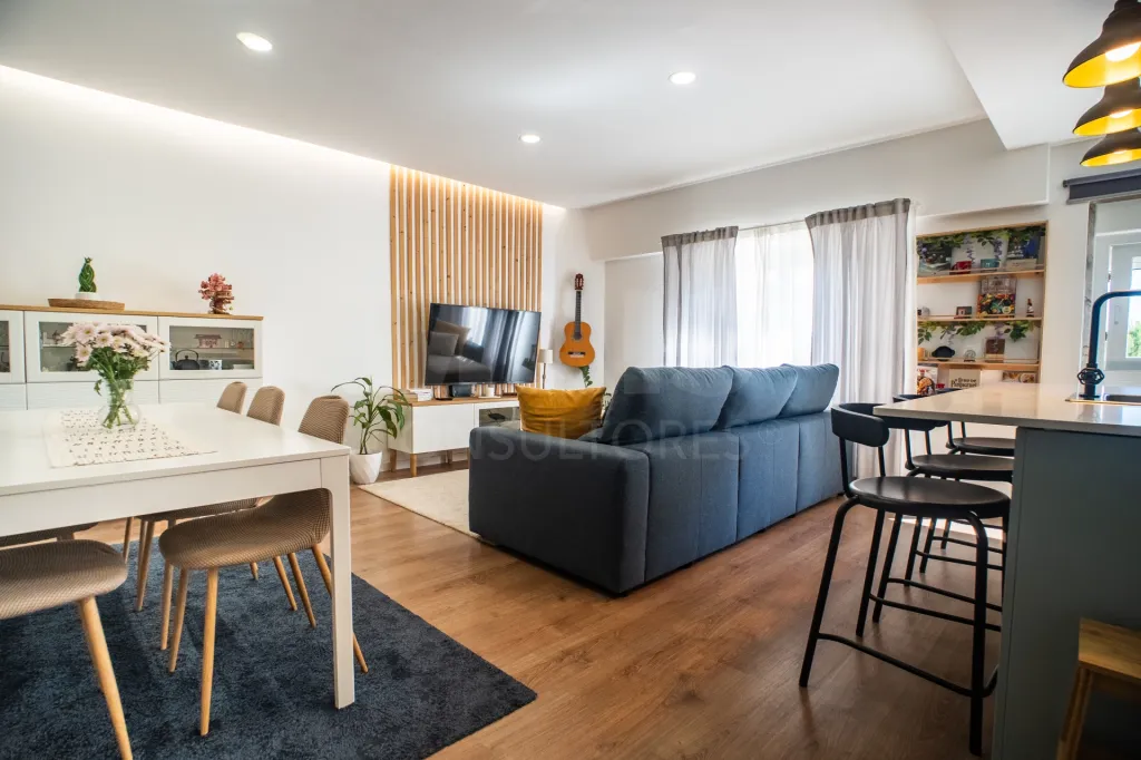 T3 Totalmente Remodelado, em prédio com 2 Elevadores
