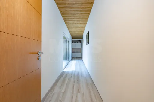Moradia T4 térrea, semi-nova com terreno de 3500m2 em Salvaterra de Magos