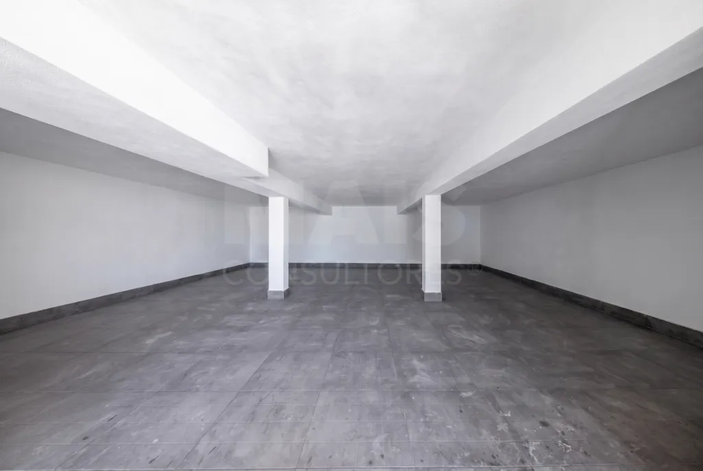 Moradia T2+1 totalmente remodelada com garagem e sótão em Alfeizerão