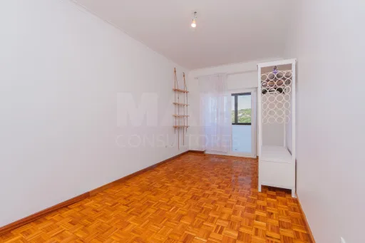 Vista Rio + Espaço Extra – O T2+1 que Vais Querer a 25 Minutos de Lisboa