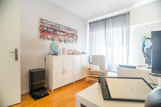 Fully Renovated 3-Bedroom Apartment in a Building with 2 Elevators