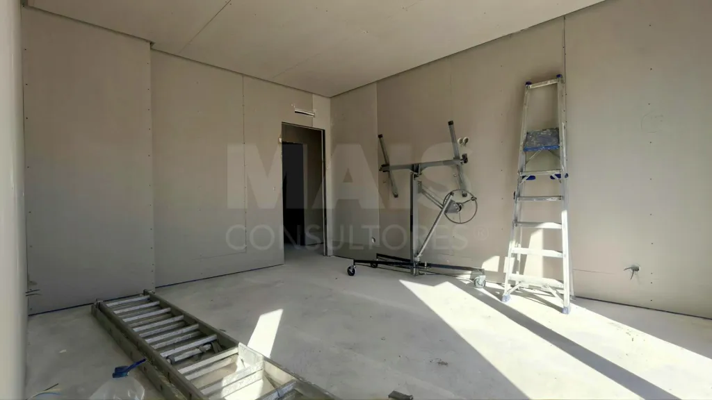 Moradia Térrea T4 com Suite Master, Piscina de Água Salgada, Garagem e Acabamentos Premium !