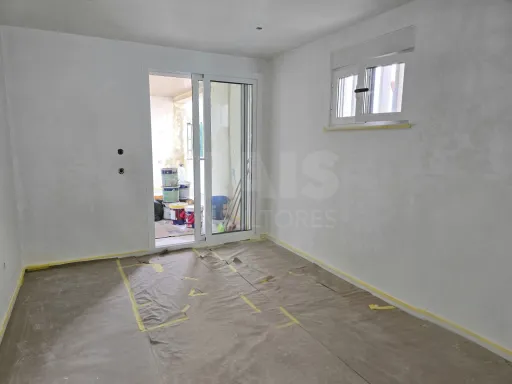 Elegant renovated 2-bedroom apartment in the heart of Nazaré, 500m from the beach
