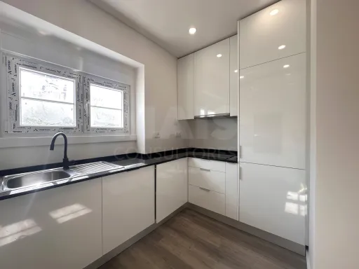 Apartamento T2 Totalmente Remodelado em Alvalade