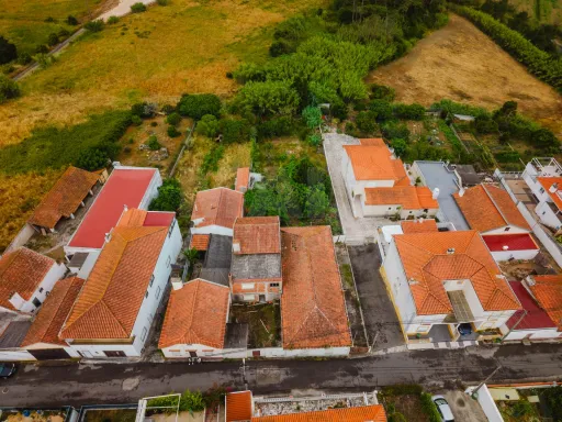 Moradia com 1.040 m² de Terreno no Seixal, Lourinhã
