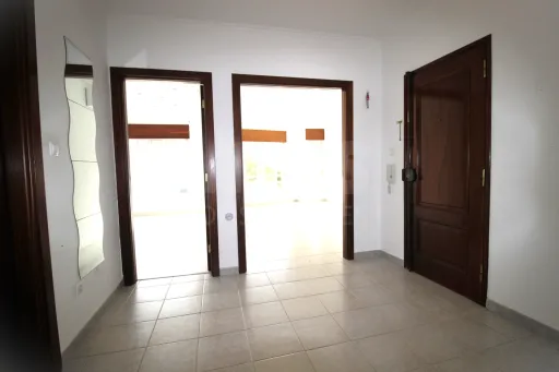 Apartamento T2  c/ duas frentes em Arcena, Alverca