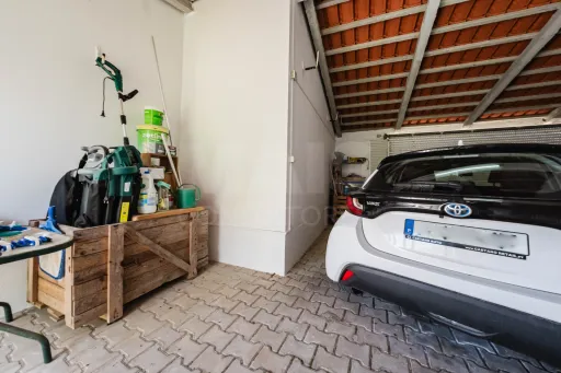 Moradia Térrea c/ piscina, árvores de fruto e garagem a 7 minutos da cidade