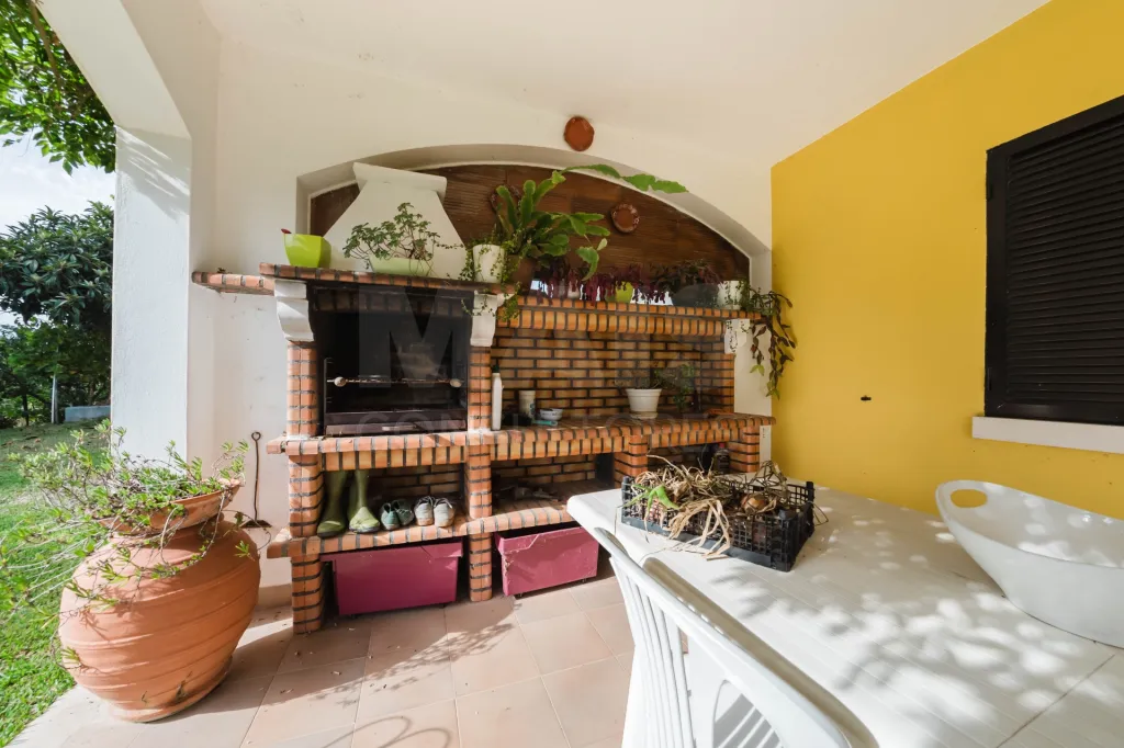Propriedade única, a apenas 2 km de Alcobaça, com mais de 30.000 m² de terreno