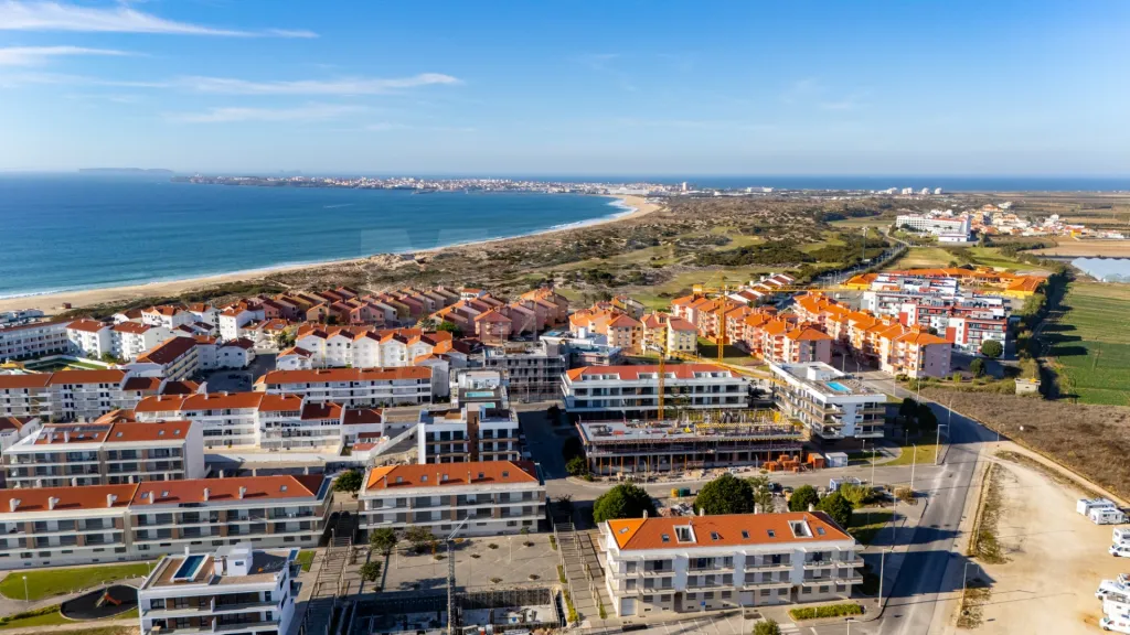 Apartamento T4 novo em prédio com piscina na Consolação