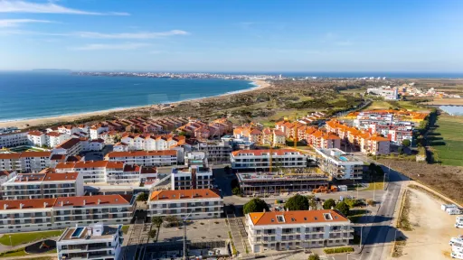 Apartamento T4 novo em prédio com piscina na Consolação