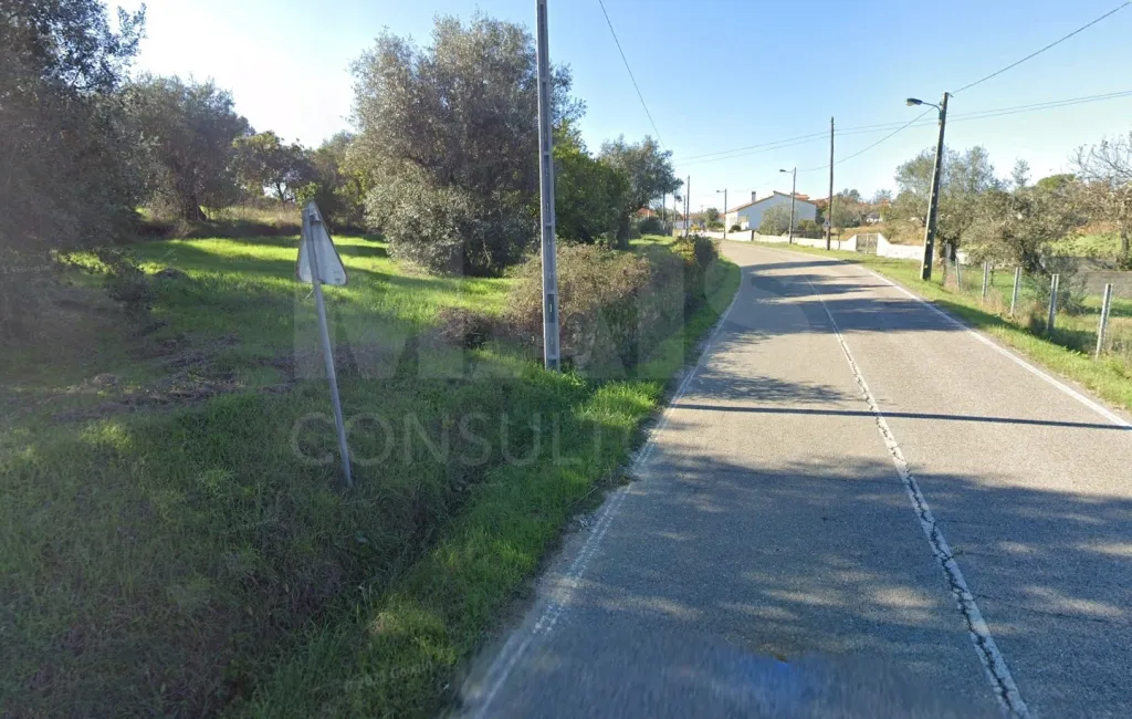 Casa para Recuperar com Terreno 3.200m² – Ferrasteira, Mouriscas