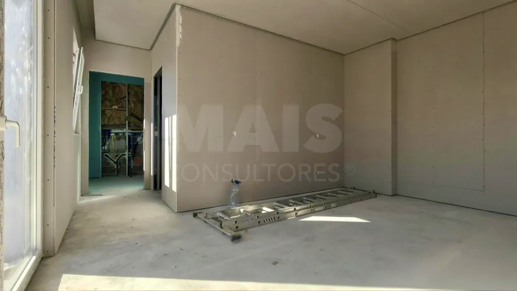 Moradia Térrea T4 com Suite Master, Piscina de Água Salgada, Garagem e Acabamentos Premium !