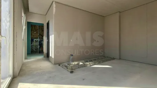 Moradia Térrea T4 com Suite Master, Piscina de Água Salgada, Garagem e Acabamentos Premium !