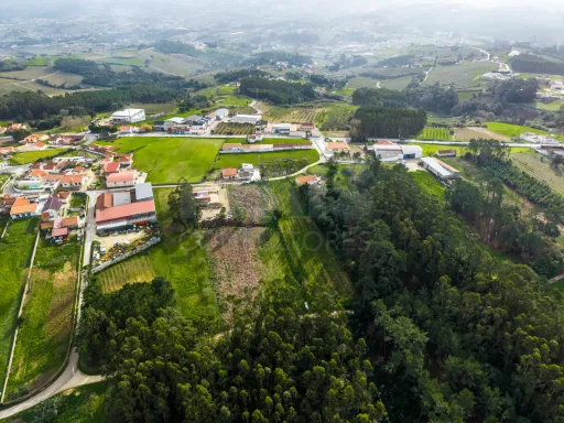 Terreno para construção de 2 Moradias