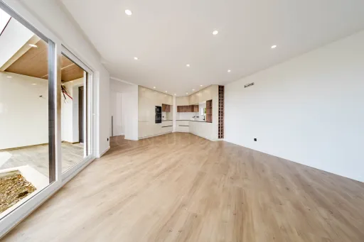 Moradia V3  moderna com piscina, vista de campo e excelente localização  Matas – Lourinhã