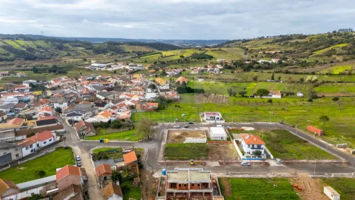 Lote de terreno com 407 m² - Bombarral - Delgada