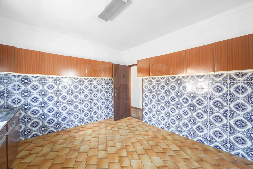 2-Bedroom House with Garage | 400 m² Lot | Ota – Alenquer