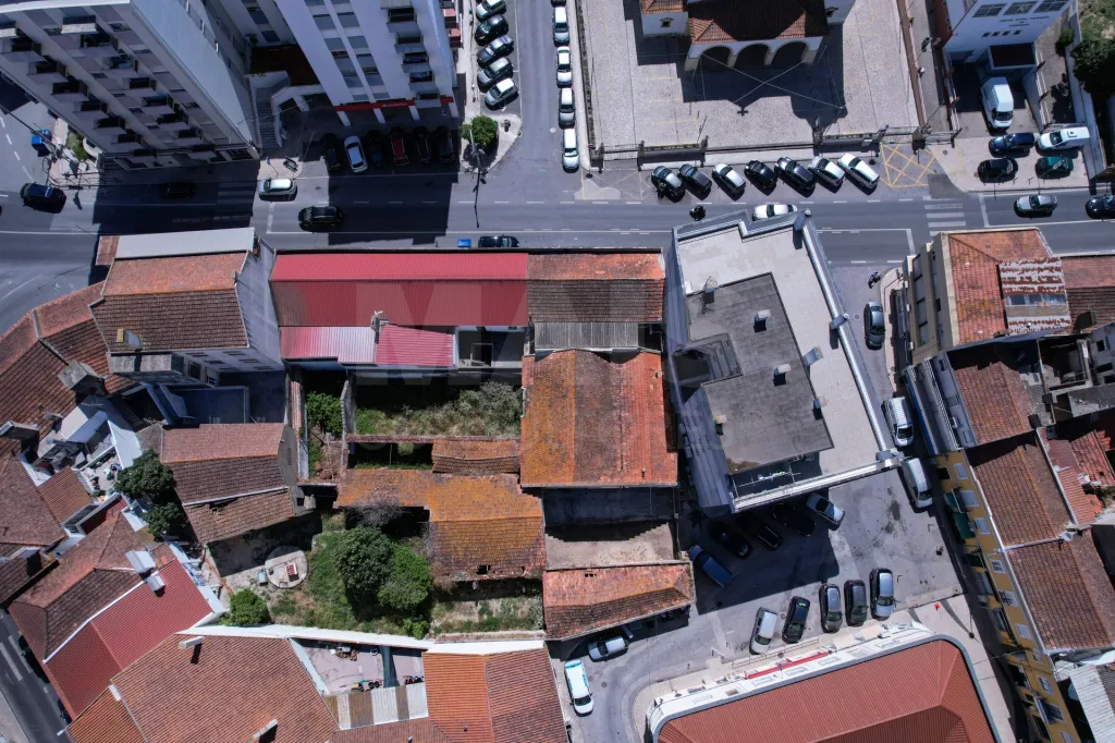 Prédio Centro Carregado / Lisboa