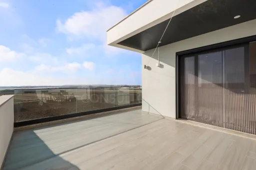 Apartamento T3 semi-novo vista mar com garagem