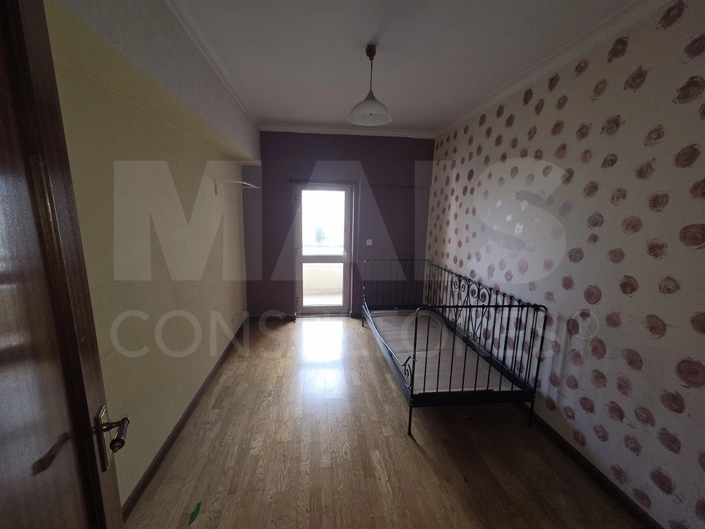🏠 Apartamento T3 Estratégico no Carregado – Conectividade e Comodidade