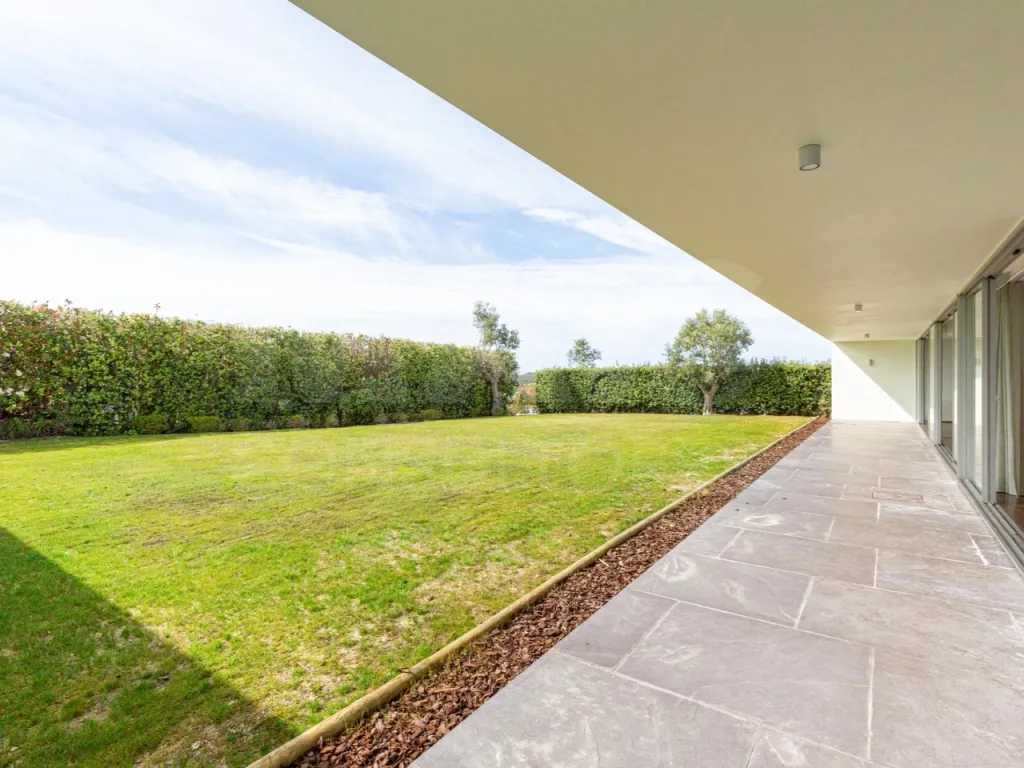 Single-story 4-bedroom house in an exclusive resort