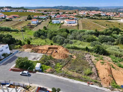 Lote Urbano para Moradia de 586 m2 | Gaeiras, Óbidos