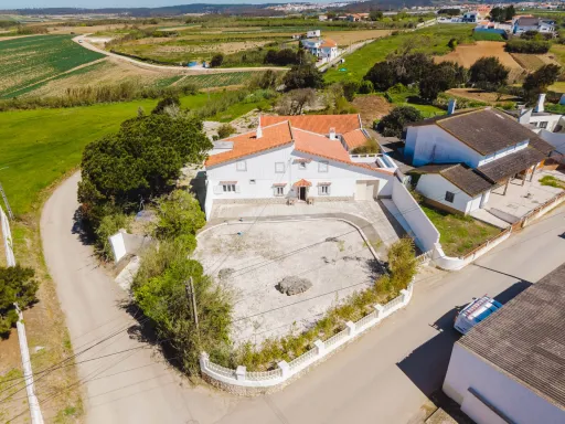 Imóvel com Vista Mar e Elevado Potencial Turístico a Minutos das Praias de Peniche