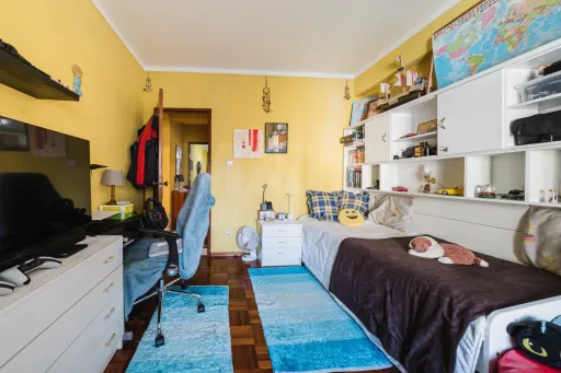 Spacious 3-Bedroom Apartment in Downtown Lourinhã with a Balcony and Terraces