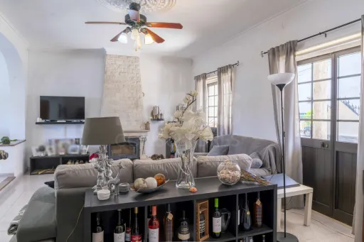 Moradia T5, com garagem e espaço exterior, Caneças