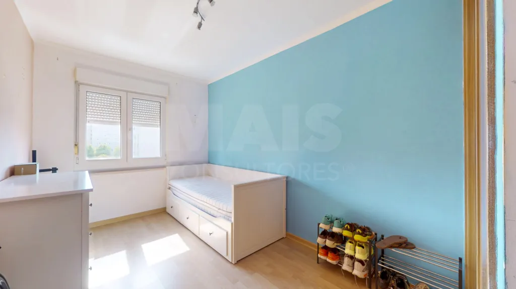 Apartamento T2 com parqueamento no Carregado