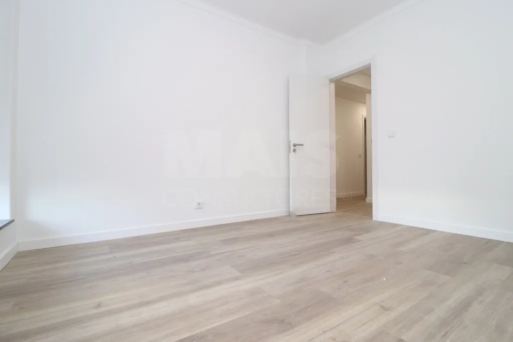 Apartamento T3 R/C Totalmente Remodelado com Logradouro em Samora Correia