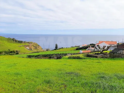 Terreno com vista mar na Vila do Topo – 4.270 m²