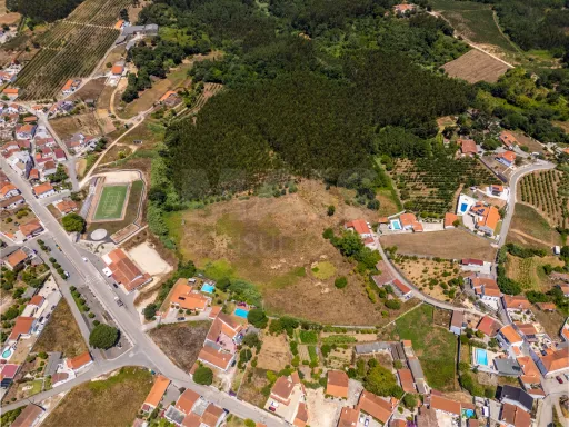 Land in Fanadia with feasibility of construction and house to restore