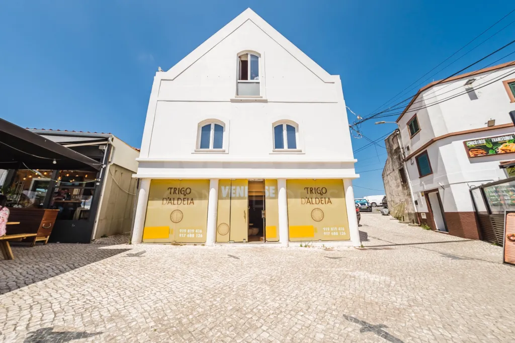 🌊 Prédio Exclusivo de 600 m² na Avenida Mais Prestigiada de Peniche com Vista Mar