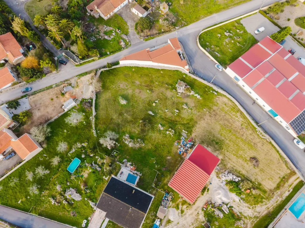 Terreno Urbano com 1980m2, Construção Moradia até 300m2