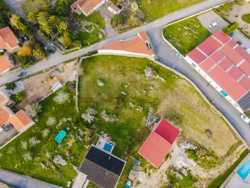 Terreno Urbano com 1980m2, Construção Moradia até 300m2
