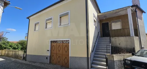 Moradia 2 Pisos centro Peroviseu c/ Terreno 500m2 e Garagem